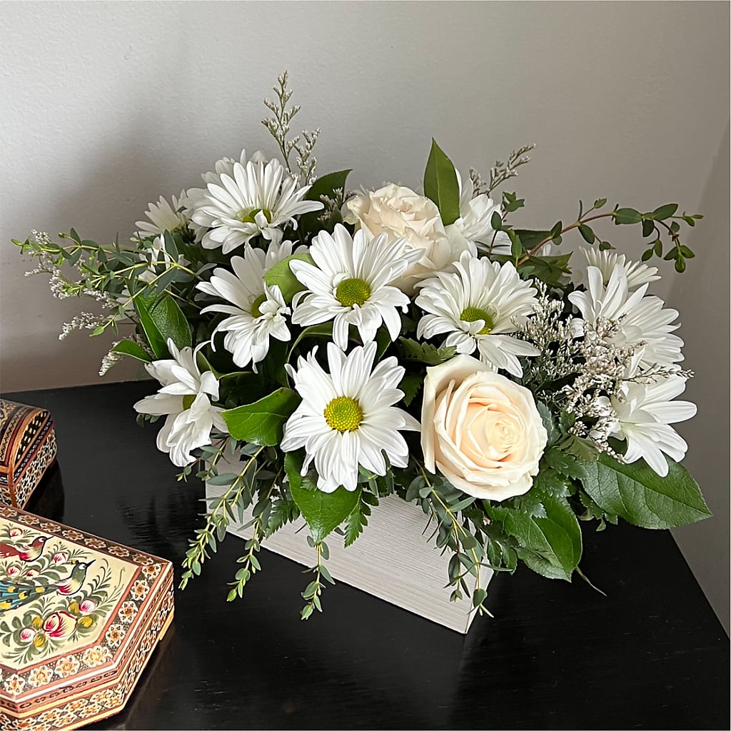 Fresh Linen Box Bouquet – C & C SENSATIONS, Waynesboro VA
